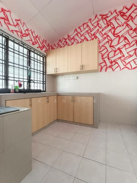 1-storey Terraced House for Sale in Taman Seri Austin (Tebrau) - Alan Tia - Kitchen - PropertyGuru.com.my