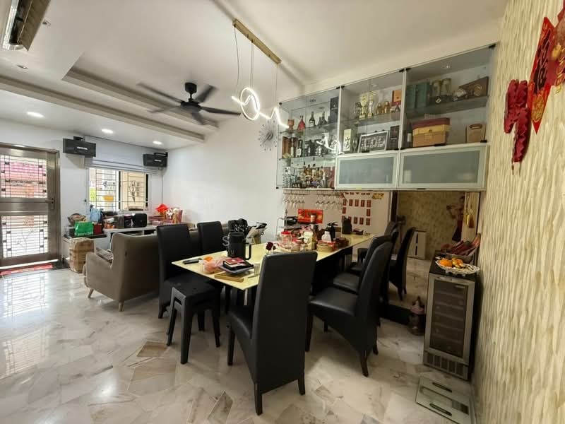 1-storey Terraced House for Sale in Bandar Baru Permas Jaya (Permas Jaya) - San . - Living Room - PropertyGuru.com.my