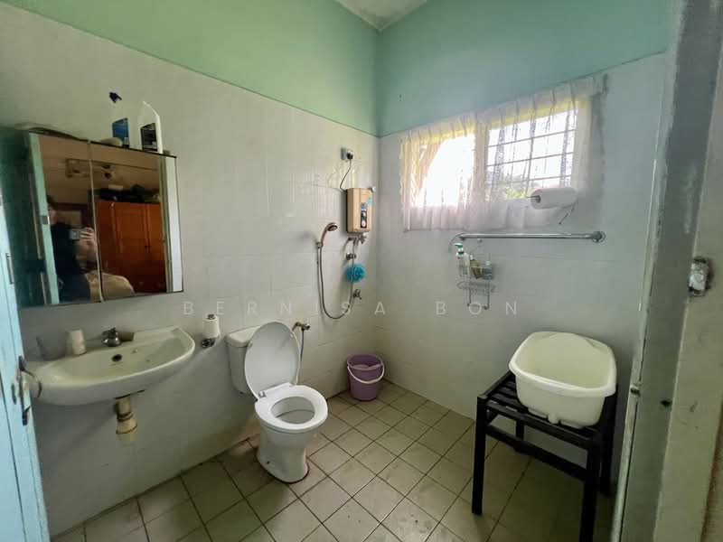 Rumah Berkembar untuk Dijual di Seksyen 17 (Petaling Jaya) - Bernisa Bon - Bathroom - PropertyGuru.com.my