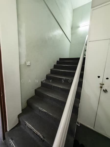 Shop / Office for Sale in Taman Sungai Besi Indah (Seri Kembangan) - Candy Soon - Corridor - PropertyGuru.com.my