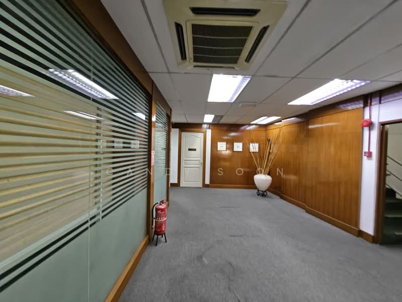 Shop / Office for Sale in Taman Sungai Besi Indah (Seri Kembangan) - Candy Soon - Corridor - PropertyGuru.com.my