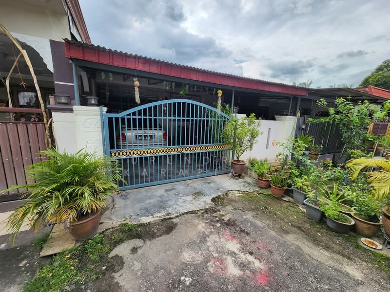 1-storey Terraced House for Sale in Taman Emas (Kapar) - Surendran Karapiah - Exterior - PropertyGuru.com.my