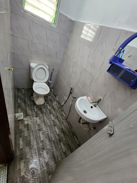 1-storey Terraced House for Sale in Taman Emas (Kapar) - Surendran Karapiah - Bathroom - PropertyGuru.com.my