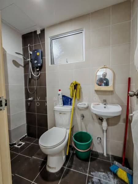 Apartment for Sale at De Bayu - Veni Foo Yoke Fuang - Bathroom - PropertyGuru.com.my
