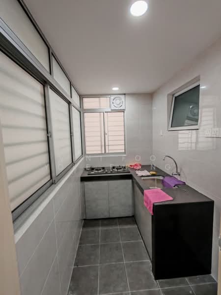 Apartment for Sale at De Bayu - Veni Foo Yoke Fuang - Kitchen - PropertyGuru.com.my