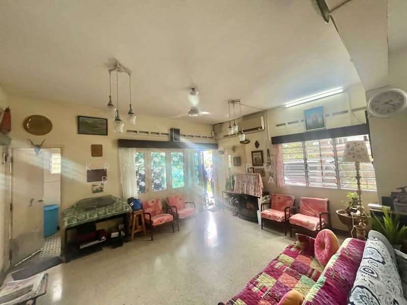 Rumah Berkembar untuk Dijual di Seksyen 17 (Petaling Jaya) - Akramin Firdaus Bin Mokhtar - Living Room - PropertyGuru.com.my