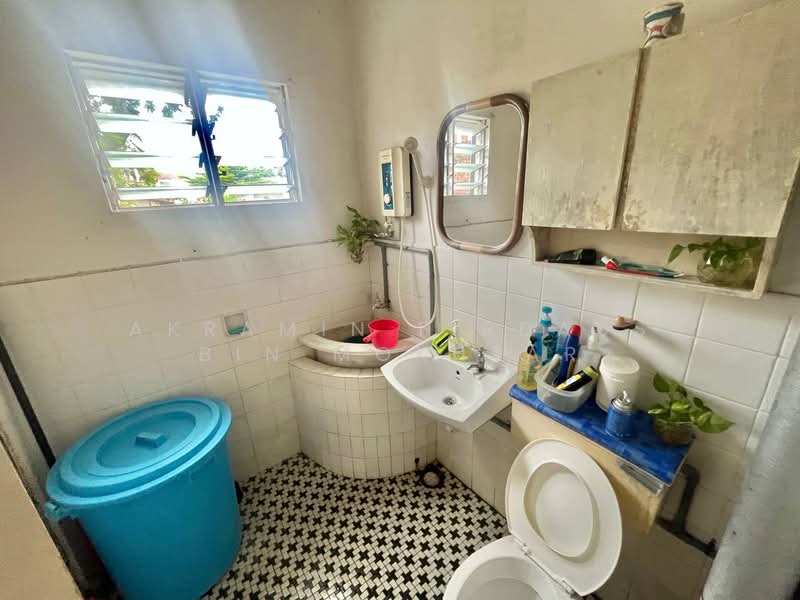 Rumah Berkembar untuk Dijual di Seksyen 17 (Petaling Jaya) - Akramin Firdaus Bin Mokhtar - Bathroom - PropertyGuru.com.my
