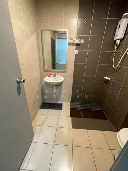 Servis Apartment untuk Disewa di Tiara Imperio Residence - Kamil Radzuan - Bathroom - PropertyGuru.com.my