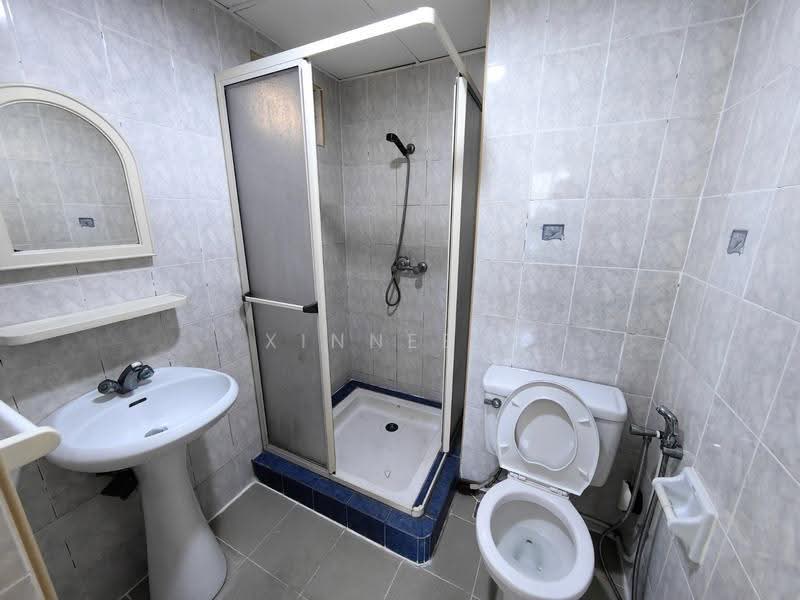 Condominium for Rent at Gold Coast Resort Condominium - Xinnee . - Bathroom - PropertyGuru.com.my