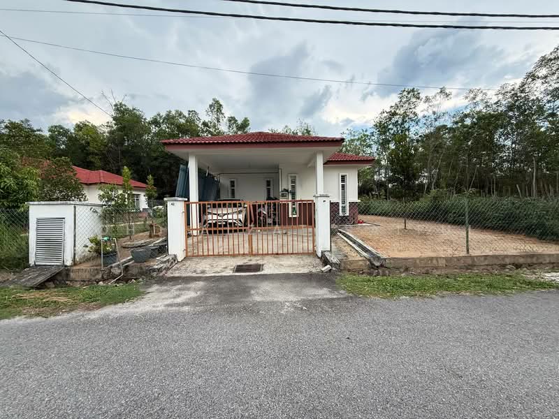 Bungalow for Sale in Bandar Tasik Senangin (Lenggeng) - Mohd Aizat Saiful Bahri - Exterior - PropertyGuru.com.my