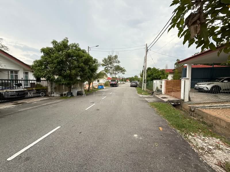 Bungalow for Sale in Bandar Tasik Senangin (Lenggeng) - Mohd Aizat Saiful Bahri - Exterior - PropertyGuru.com.my