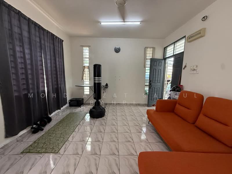 Bungalow for Sale in Bandar Tasik Senangin (Lenggeng) - Mohd Aizat Saiful Bahri - Living Room - PropertyGuru.com.my