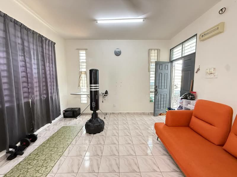 Bungalow for Sale in Bandar Tasik Senangin (Lenggeng) - Mohd Aizat Saiful Bahri - Living Room - PropertyGuru.com.my