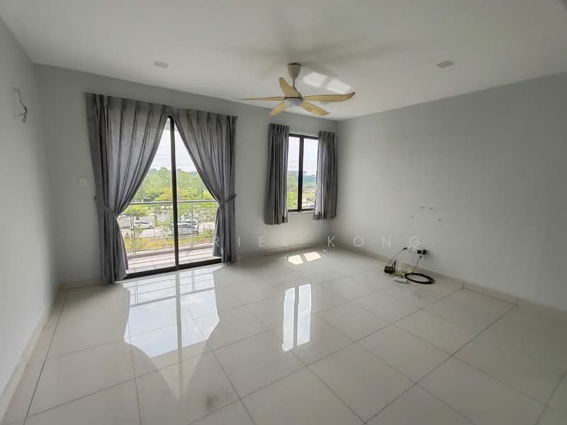 3-storey Terraced House for Sale in Taman Putra Impiana (Puchong) - Gabriel Kong - Balcony - PropertyGuru.com.my