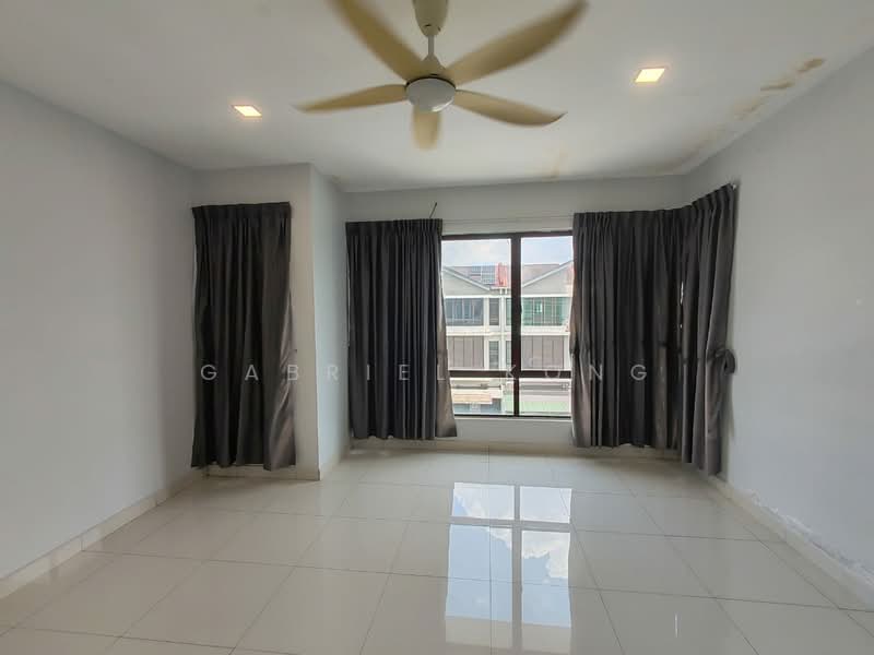 3-storey Terraced House for Sale in Taman Putra Impiana (Puchong) - Gabriel Kong - Living Room - PropertyGuru.com.my