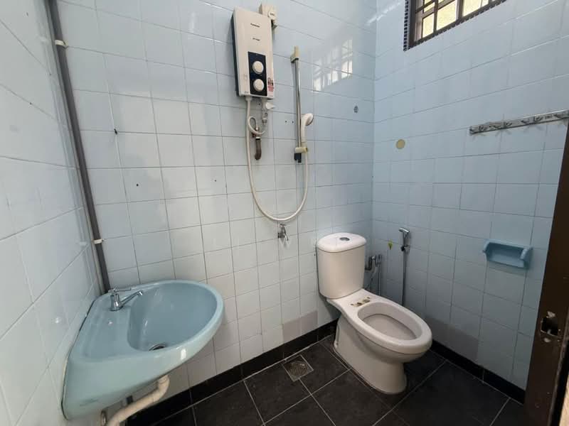 Rumah Berkembar untuk Dijual di Taman Pelangi (Johor Bahru) - Li Wei - Bathroom - PropertyGuru.com.my
