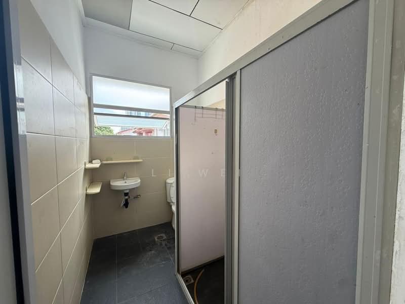 Rumah Berkembar untuk Dijual di Taman Pelangi (Johor Bahru) - Li Wei - Bathroom - PropertyGuru.com.my