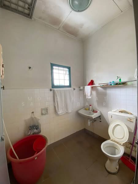 2-storey Terraced House for Sale in Taman Jasmin 2 (Kajang) - Mohd Aizat Saiful Bahri - Bathroom - PropertyGuru.com.my