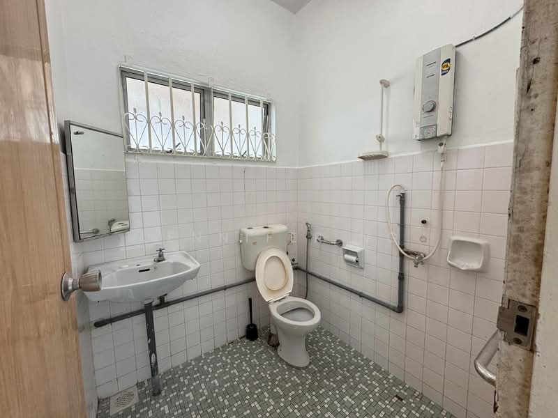 Semi-Detached House for Sale in Taman Nong Chik (Johor Bahru) - Jennifer Ng - Bathroom - PropertyGuru.com.my