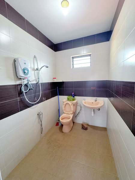Rumah Teres 2 Tingkat untuk Dijual di Taman Pelangi (Johor Bahru) - Brandon Khor - Bathroom - PropertyGuru.com.my