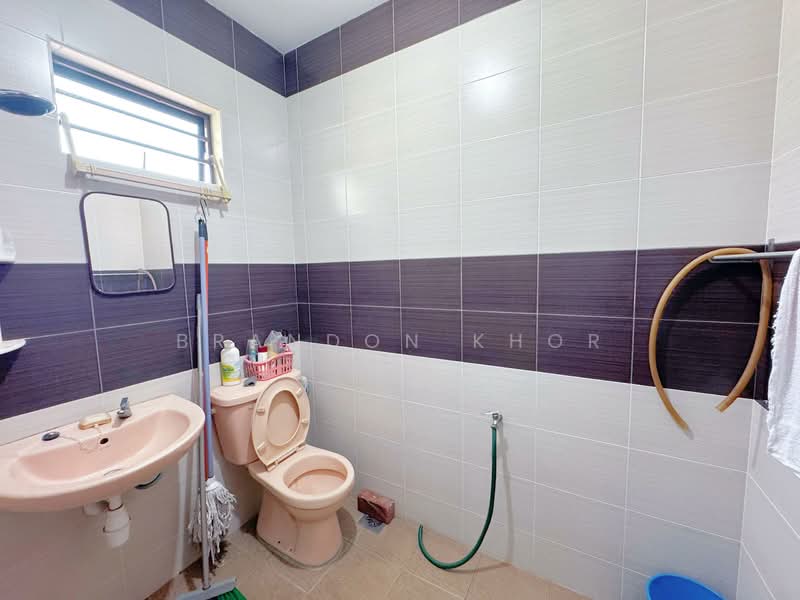 Rumah Teres 2 Tingkat untuk Dijual di Taman Pelangi (Johor Bahru) - Brandon Khor - Bathroom - PropertyGuru.com.my