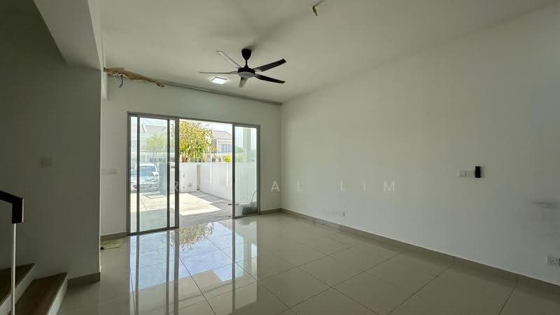 Rumah Teres 2-Tingkat untuk Disewa di Bandar Gamuda Cove (Dengkil) - Krystal Lim - Living Room - PropertyGuru.com.my