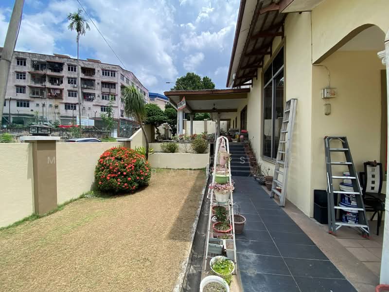 Semi-Detached House for Sale in Bandar Baru Bangi (Selangor) - Mohd Aizat Saiful Bahri - Exterior - PropertyGuru.com.my