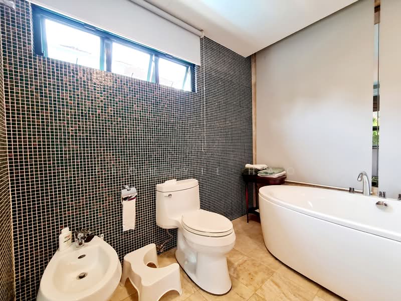 Kondominium untuk Dijual di Intan Kenny Condominium - Teoh Yie Hao - Bathroom - PropertyGuru.com.my