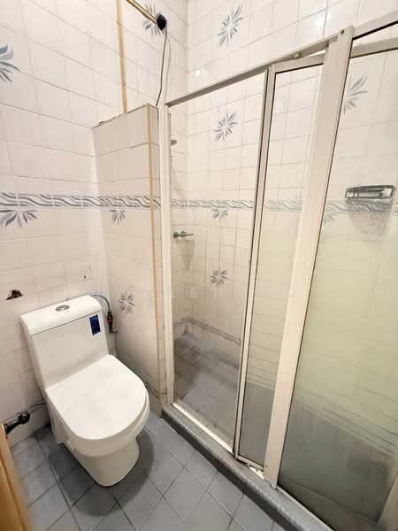 1.5-storey Terraced House for Sale in Taman Molek (Johor Bahru) - Darren Ho - Bathroom - PropertyGuru.com.my