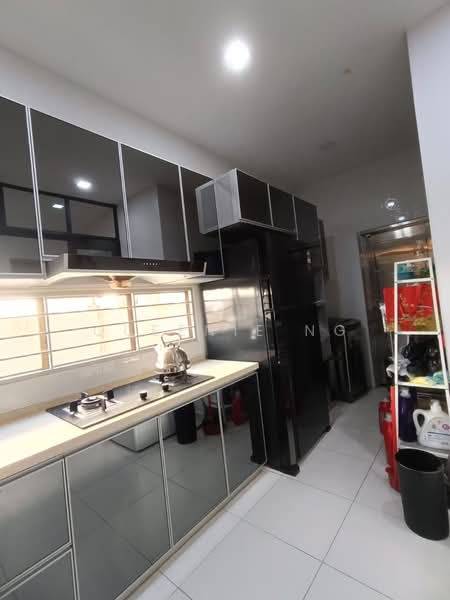 Cluster House for Sale in Setia Tropika (Johor Bahru) - Queenie Ng - Kitchen - PropertyGuru.com.my