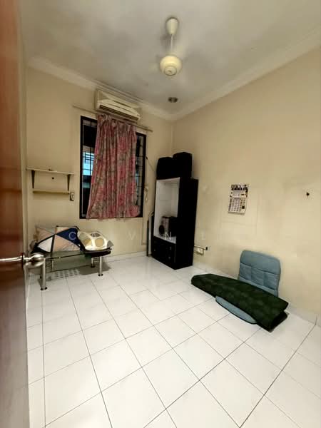 1-storey Terraced House for Sale in Taman Gaya (Ulu Tiram) - Calvin Lee - Bedroom - PropertyGuru.com.my