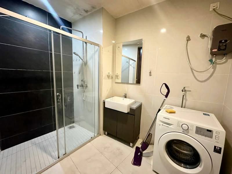 Kondominium untuk Dijual di Amberside @ Country Garden Danga Bay - Zephyr Khoo - Bathroom - PropertyGuru.com.my