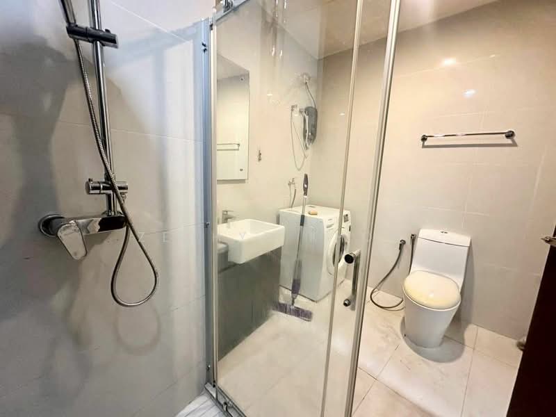 Kondominium untuk Dijual di Amberside @ Country Garden Danga Bay - Zephyr Khoo - Bathroom - PropertyGuru.com.my