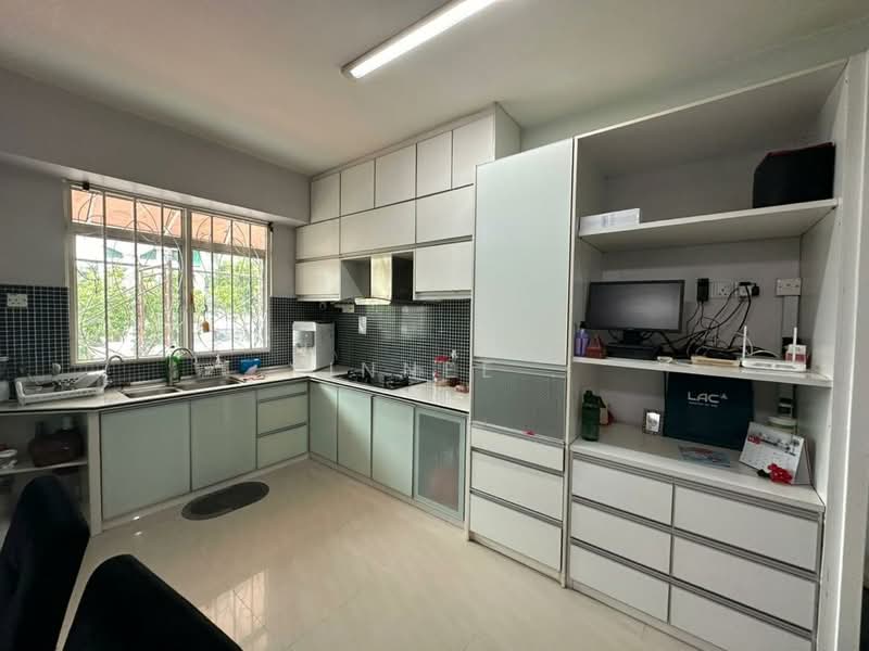 Townhouse for Sale in Bukit Dumbar (Jelutong) - Xinnee . - Kitchen - PropertyGuru.com.my