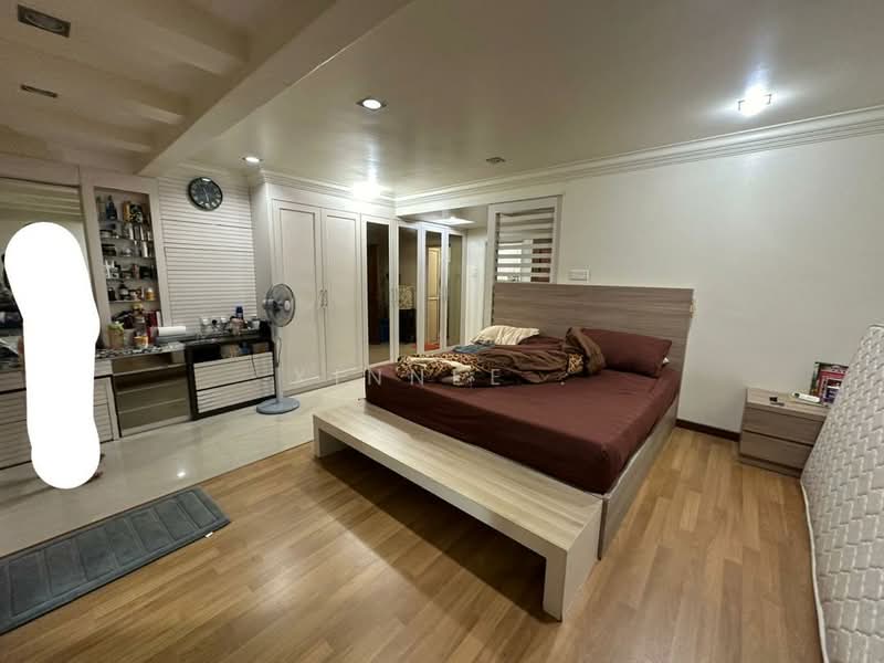 Townhouse for Sale in Bukit Dumbar (Jelutong) - Xinnee . - Bedroom - PropertyGuru.com.my