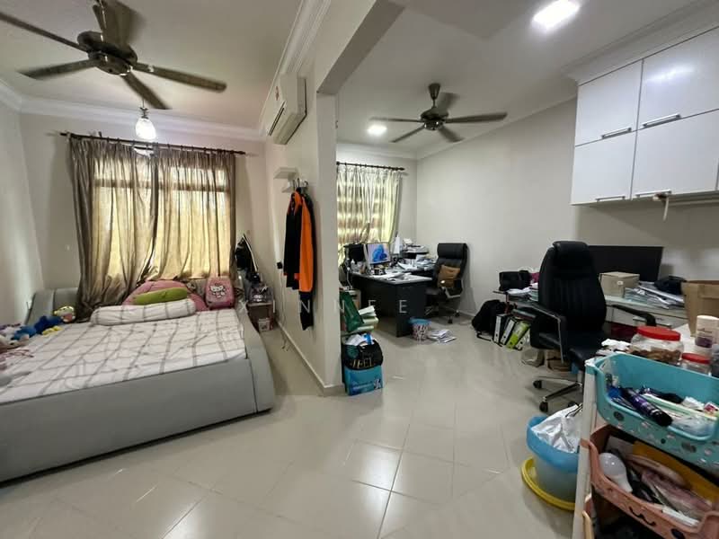 Townhouse for Sale in Bukit Dumbar (Jelutong) - Xinnee . - Bedroom - PropertyGuru.com.my