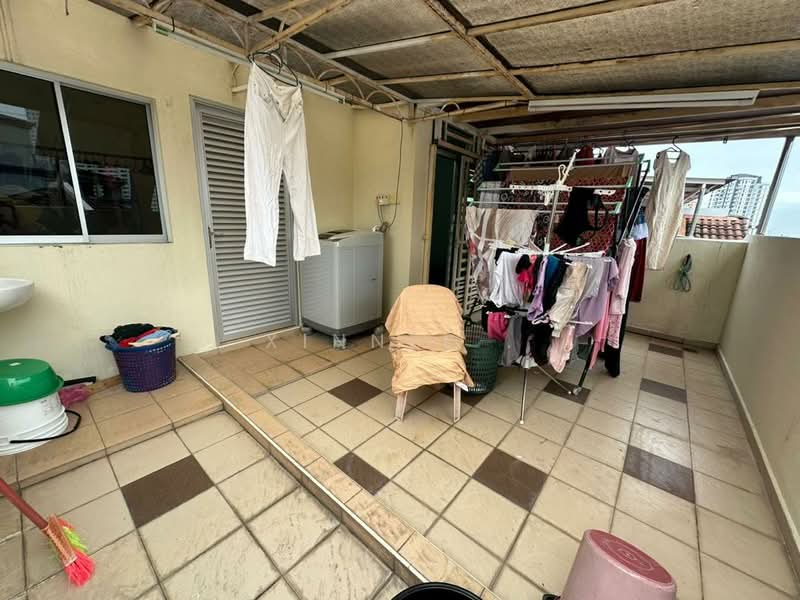 Townhouse for Sale in Bukit Dumbar (Jelutong) - Xinnee . - Balcony - PropertyGuru.com.my