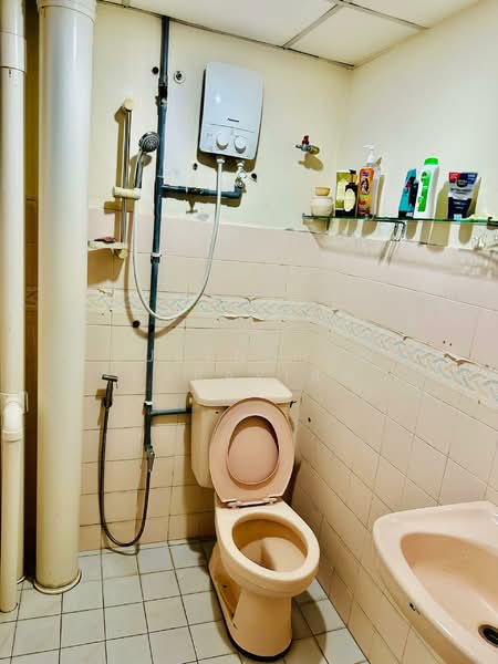 Kondominium untuk Dijual di O.G. Heights - Surendran Karapiah - Bathroom - PropertyGuru.com.my