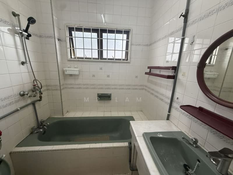 2-storey Terraced House for Sale in Taman Overseas Union (Taman Oug) (Jalan Klang Lama (Old Klang Road)) - MP Lam - Bathroom - PropertyGuru.com.my