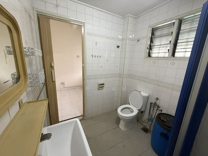 2-storey Terraced House for Sale in Taman Overseas Union (Taman Oug) (Jalan Klang Lama (Old Klang Road)) - MP Lam - Bathroom - PropertyGuru.com.my