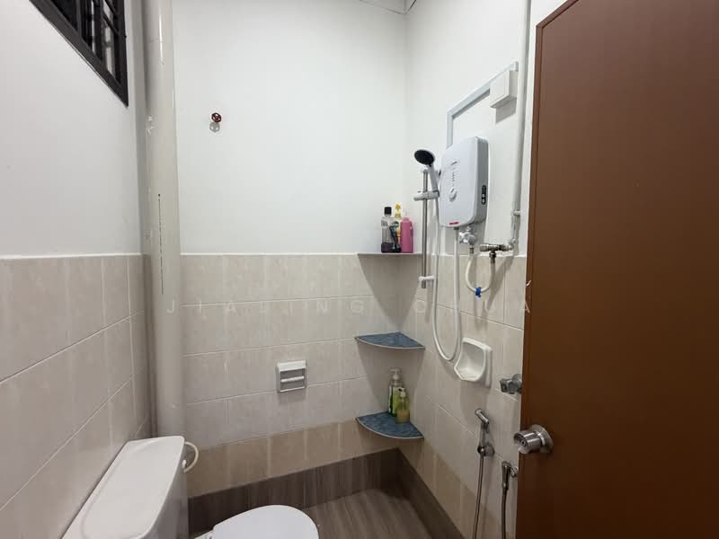 Rumah Teres 2 Tingkat untuk Disewa di Skudai (Johor) - Jialing Chua - Bathroom - PropertyGuru.com.my