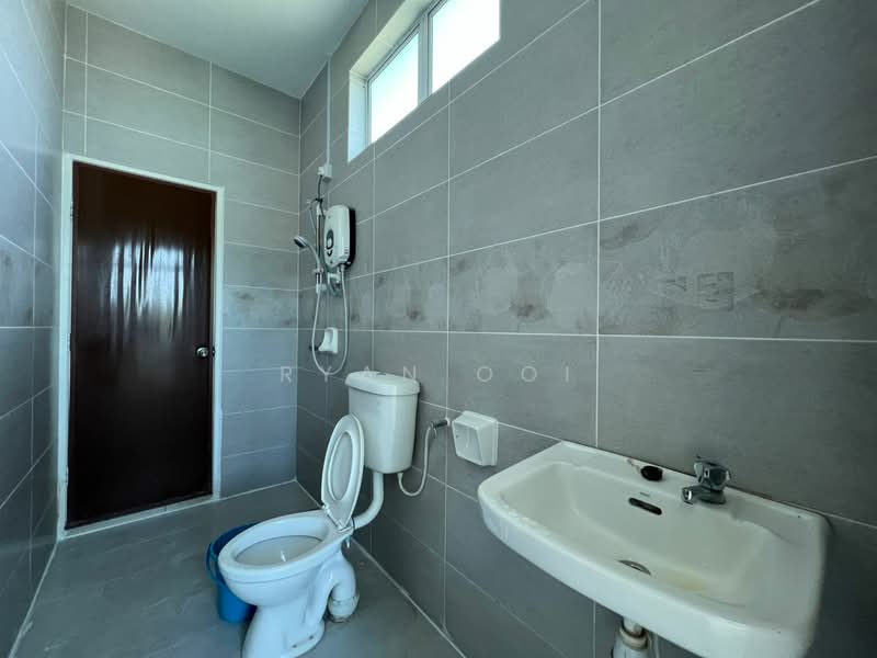 Rumah Berkembar untuk Dijual di Taman Cemara (Alor Setar) - Ryan Ooi - Bathroom - PropertyGuru.com.my