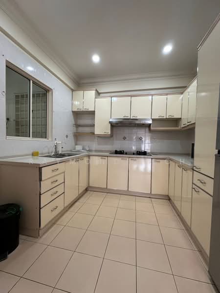 Condominium for Rent at Gold Coast Resort Condominium - Raymond Teoh - Kitchen - PropertyGuru.com.my