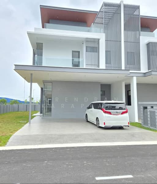 Semi-Detached House for Sale in Shah Alam (Selangor) - Surendran Karapiah - Exterior - PropertyGuru.com.my