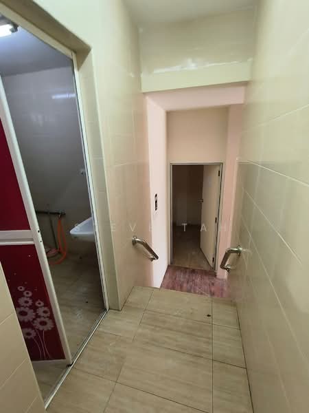 Kedai / Pejabat untuk Disewa di Johor Bahru (Johor) - Steve Tah - Bathroom - PropertyGuru.com.my