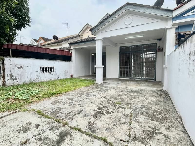 1.5-storey Terraced House for Sale in Kulai (Johor) - Amber Hew - Exterior - PropertyGuru.com.my