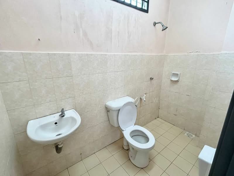 1.5-storey Terraced House for Sale in Kulai (Johor) - Amber Hew - Bathroom - PropertyGuru.com.my