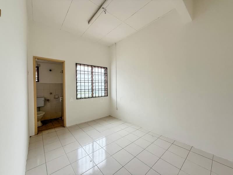 Rumah Teres 2 Tingkat untuk Dijual di Taman Tasik Puchong (Puchong) - Farid Fahmi - Bathroom - PropertyGuru.com.my