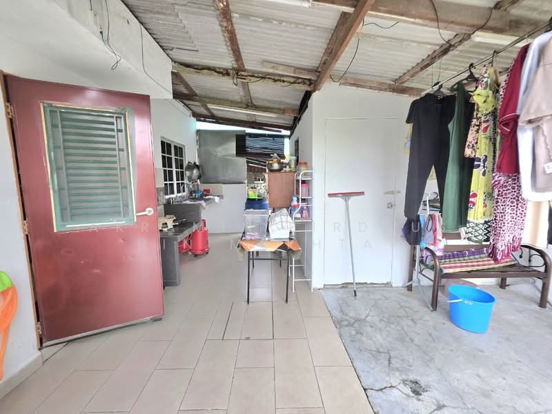 1-storey Terraced House for Sale in Bandar Kinrara (Selangor) - Akramin Firdaus Bin Mokhtar - Kitchen - PropertyGuru.com.my