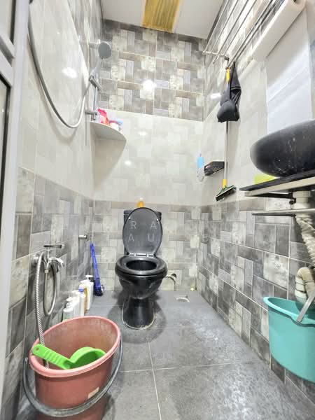 1-storey Terraced House for Sale in Bandar Kinrara (Selangor) - Akramin Firdaus Bin Mokhtar - Bathroom - PropertyGuru.com.my